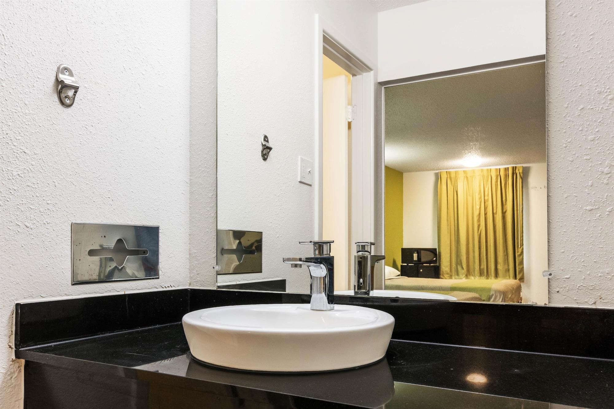 Studio 6-Alexandria, La Экстерьер фото